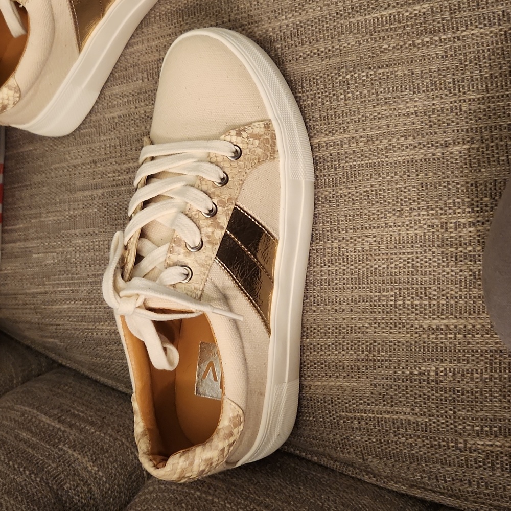 Size 6 DV by Dolce Vita Rocco Lace Up Sneaker - Picture 2 of 6